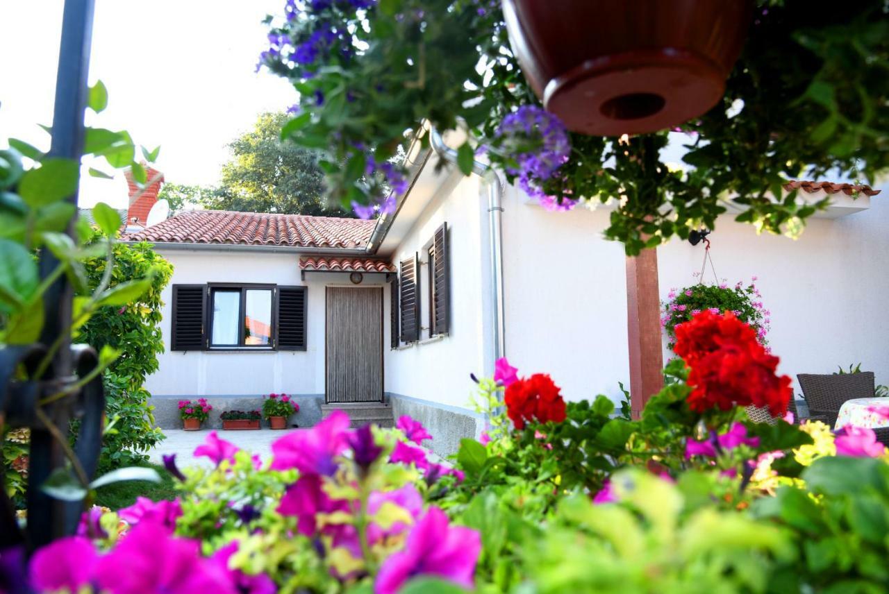 Nadia'S House Villa Pican Bagian luar foto