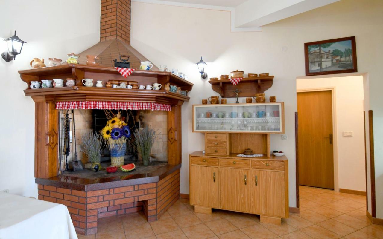 Nadia'S House Villa Pican Bagian luar foto